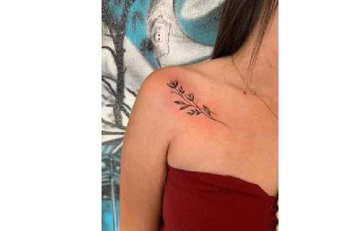 Meaningful Collar Bone Tattoos For Females (10)