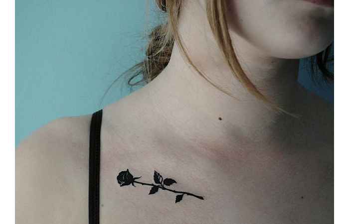 Meaningful Collar Bone Tattoos For Females (8)