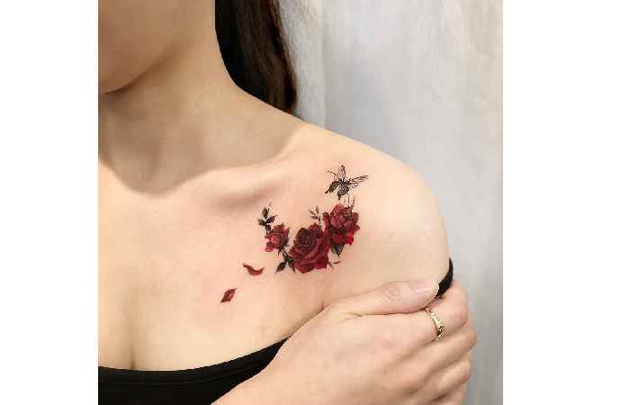 Meaningful Collar Bone Tattoos For Females (9)