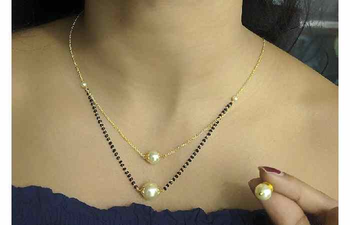 Short Mangalsutra Design in Gold (5)