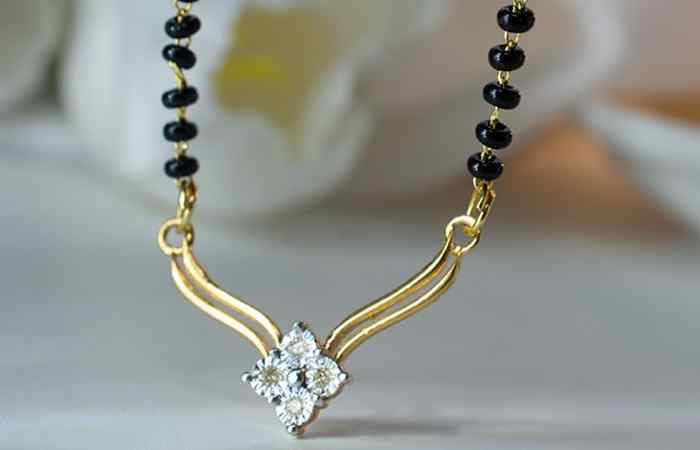 Short Mangalsutra Design in Gold (7)